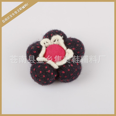 服裝輔料批發新選擇 裝飾小花與裝飾扣引領潮流